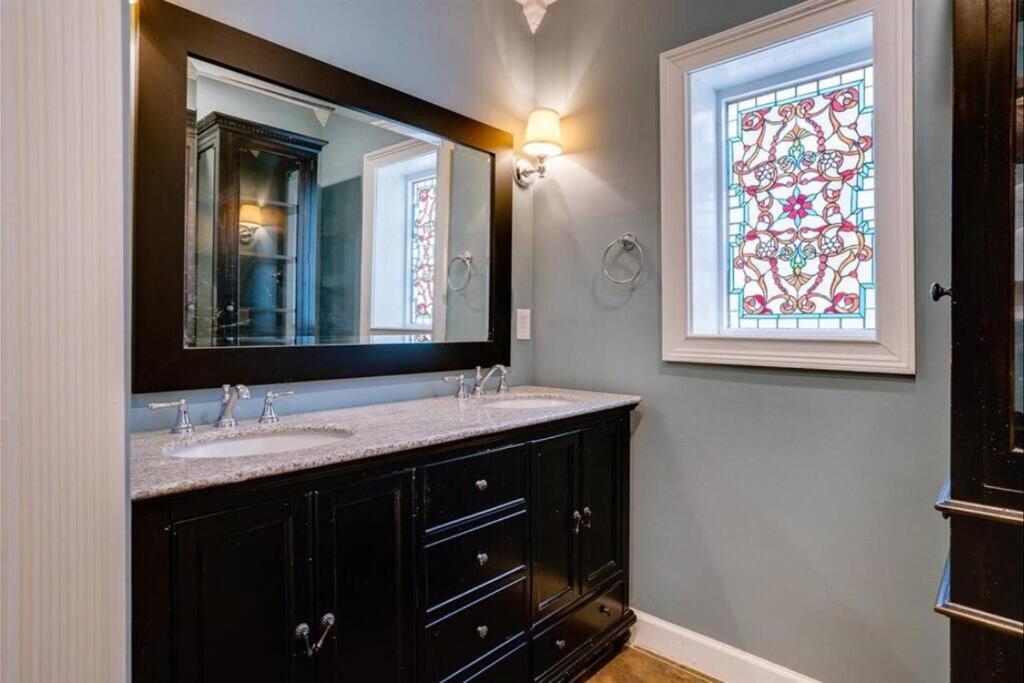 Elegant 6 Bedroom Home In Heart Of Memphis Eksteriør billede